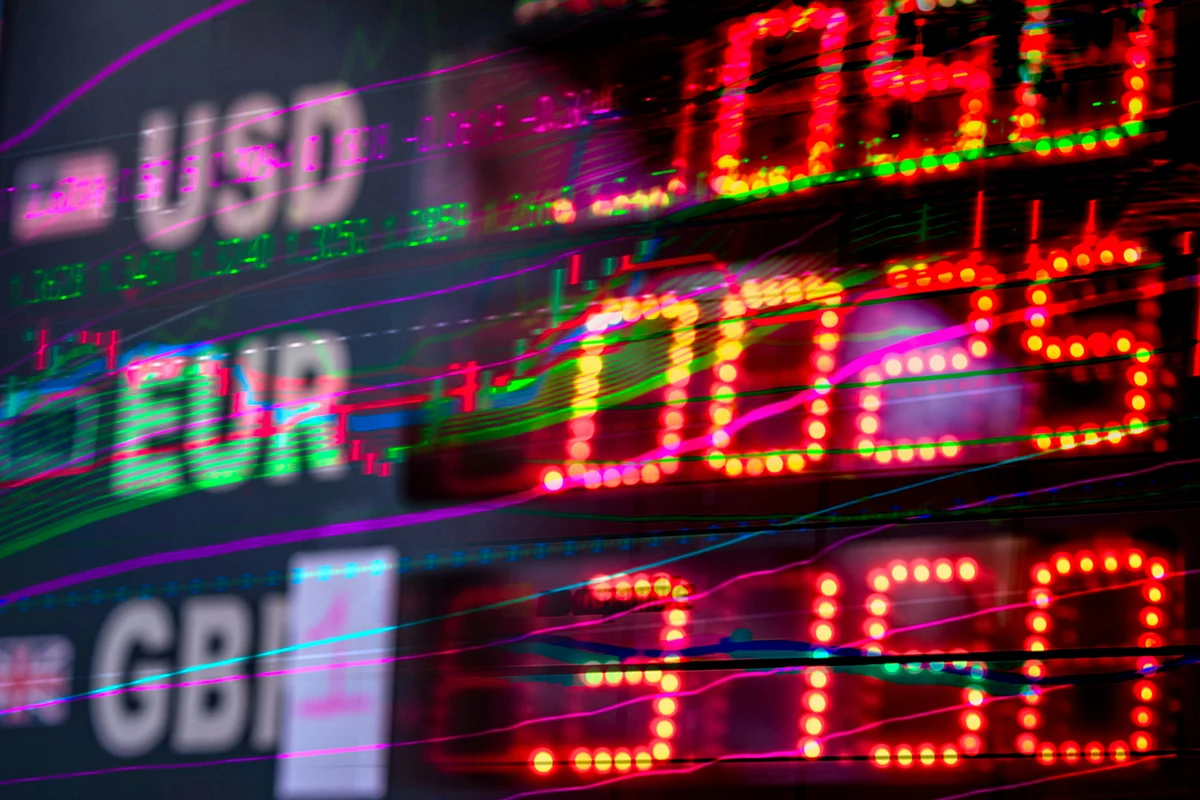 Divisas sin tendencia definida: el dólar consolida mientras euro y libra pierden impulso
