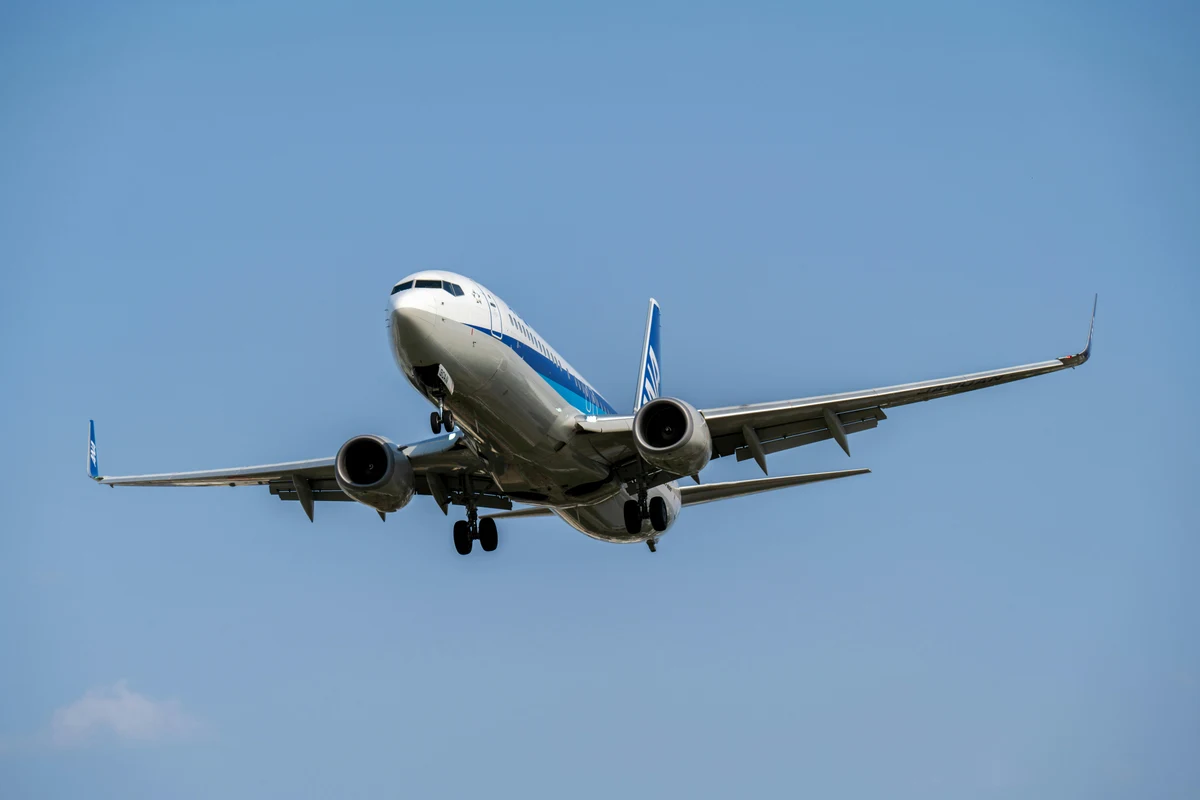 Boeing lidera las subidas mientras la tecnología enfrenta presión vendedora