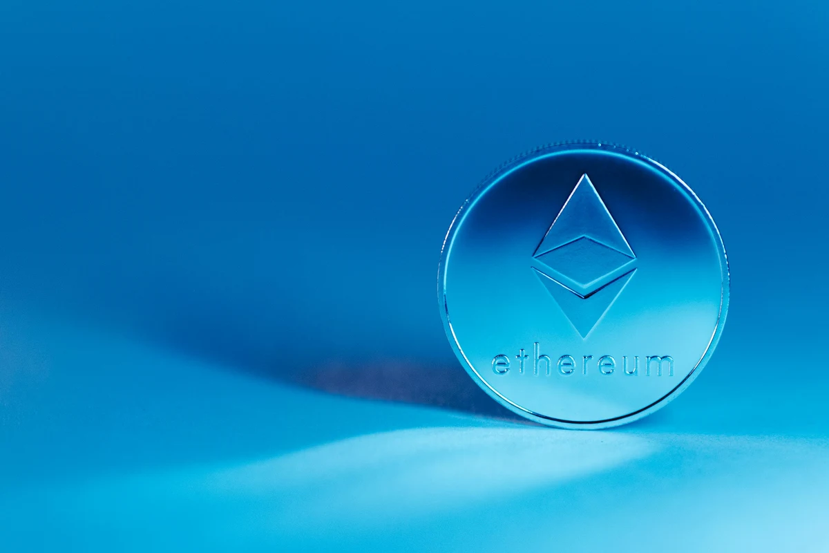 Bitcoin se mantiene firme mientras el mercado cripto consolida posiciones