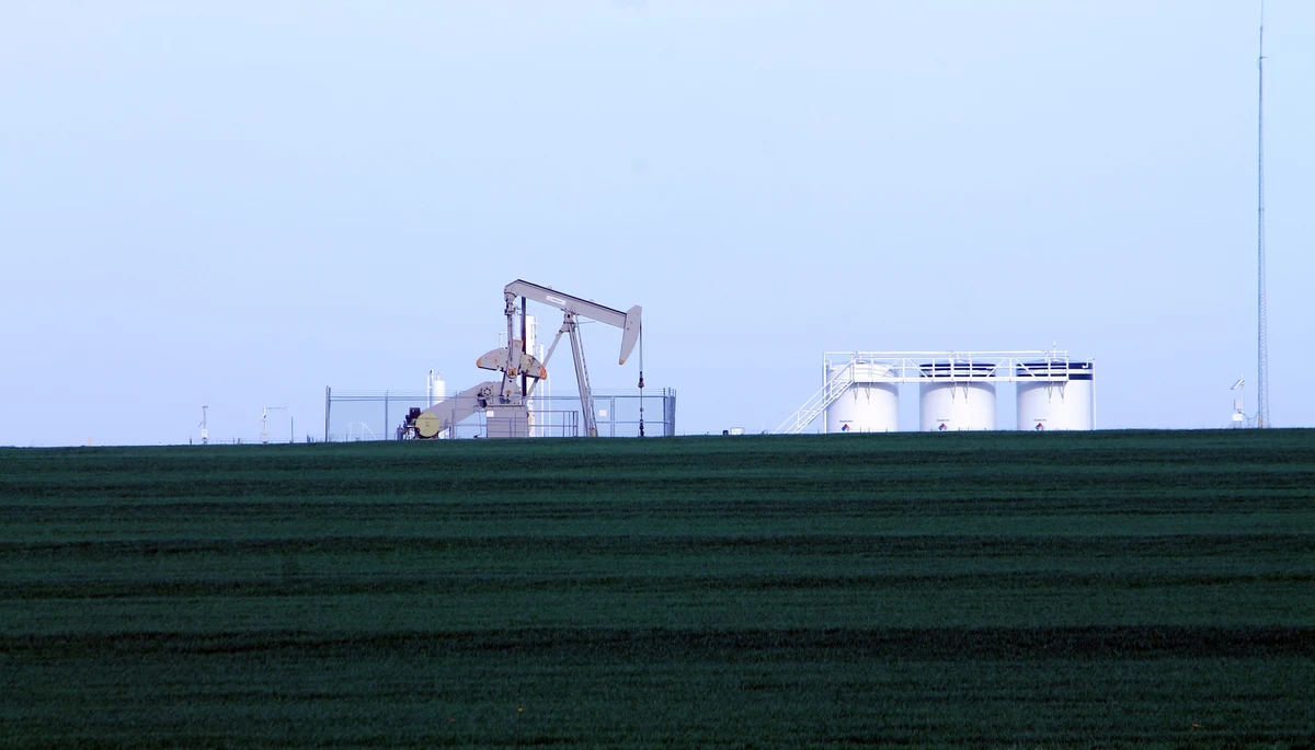 El petróleo sostiene el mercado mientras los metales corrigen con fuerza