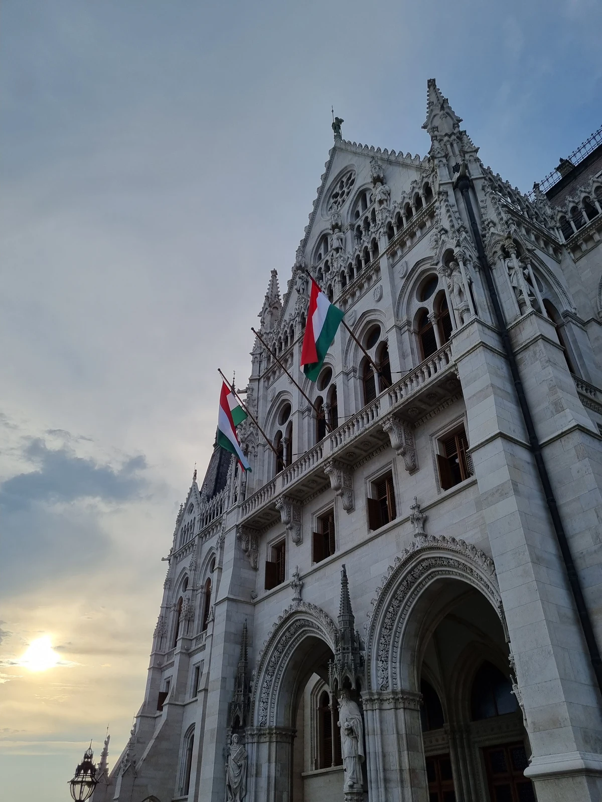 Hungría gira página: el fin de la era Orbán y lo que puede venir para los mercados