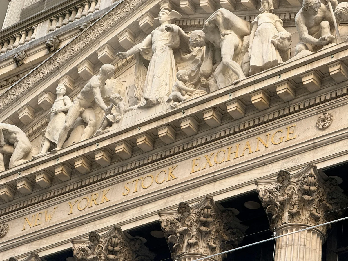 Subas explosivas en small caps y fuertes caídas reflejan un mercado altamente especulativo