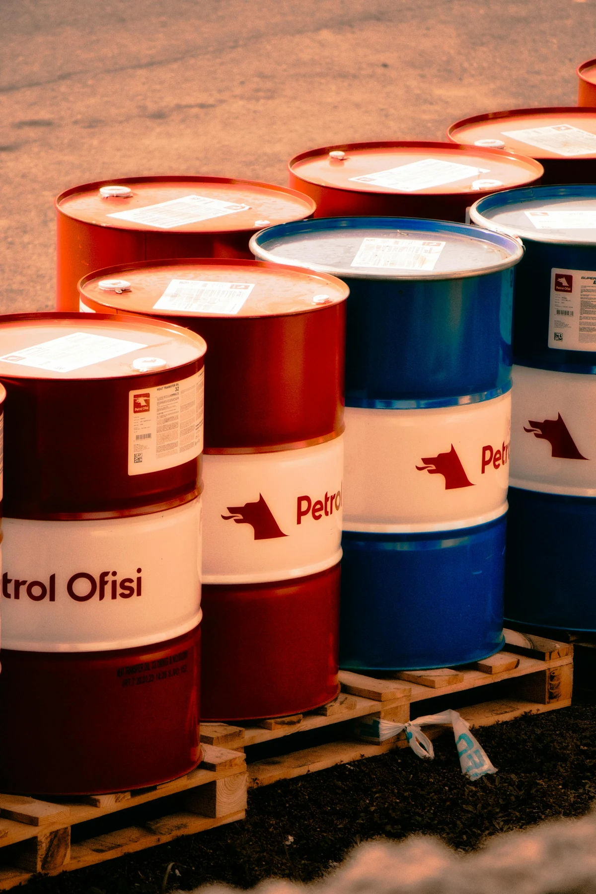 Brent y WTI marcan máximos de cuatro años en un mercado dominado por la geopolítica