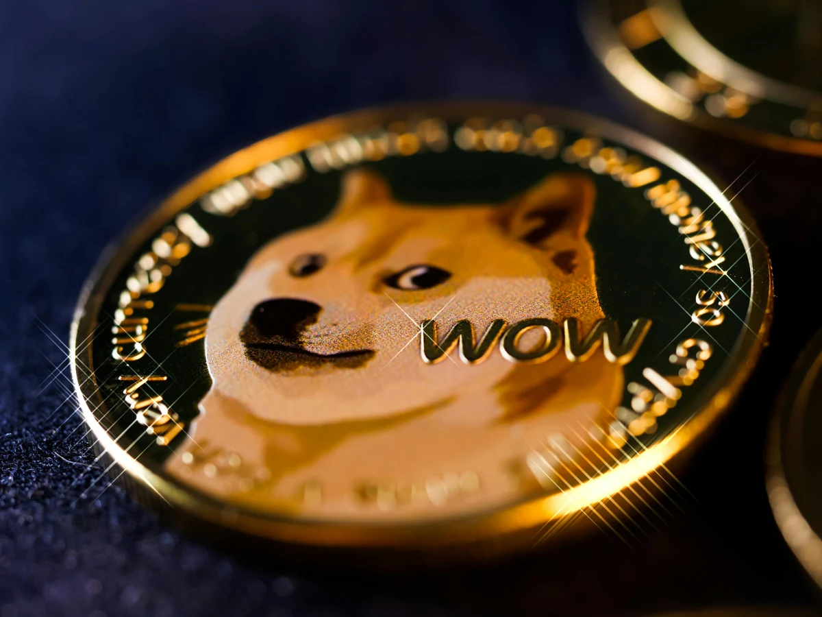 Consolidación en zona alta con Bitcoin firme y rotación selectiva en altcoins