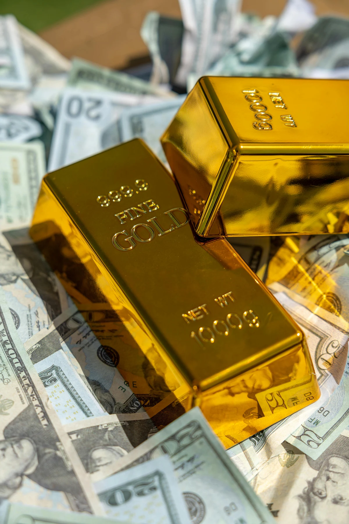 Los metales preciosos recuperan impulso mientras el petróleo pierde fuerza en el cierre semanal