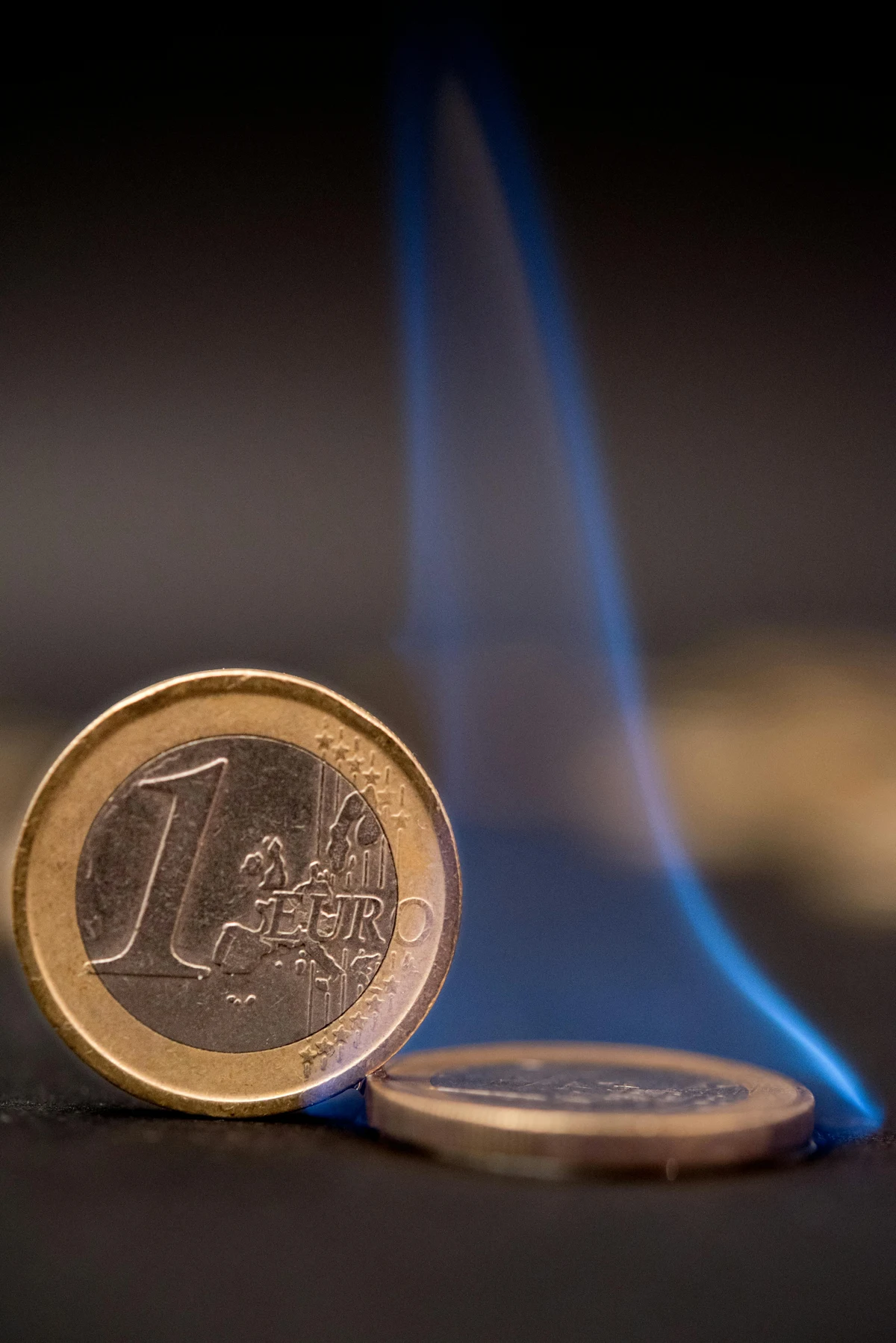 Dólar recupera terreno y el mercado forex cierra la semana con señales mixtas