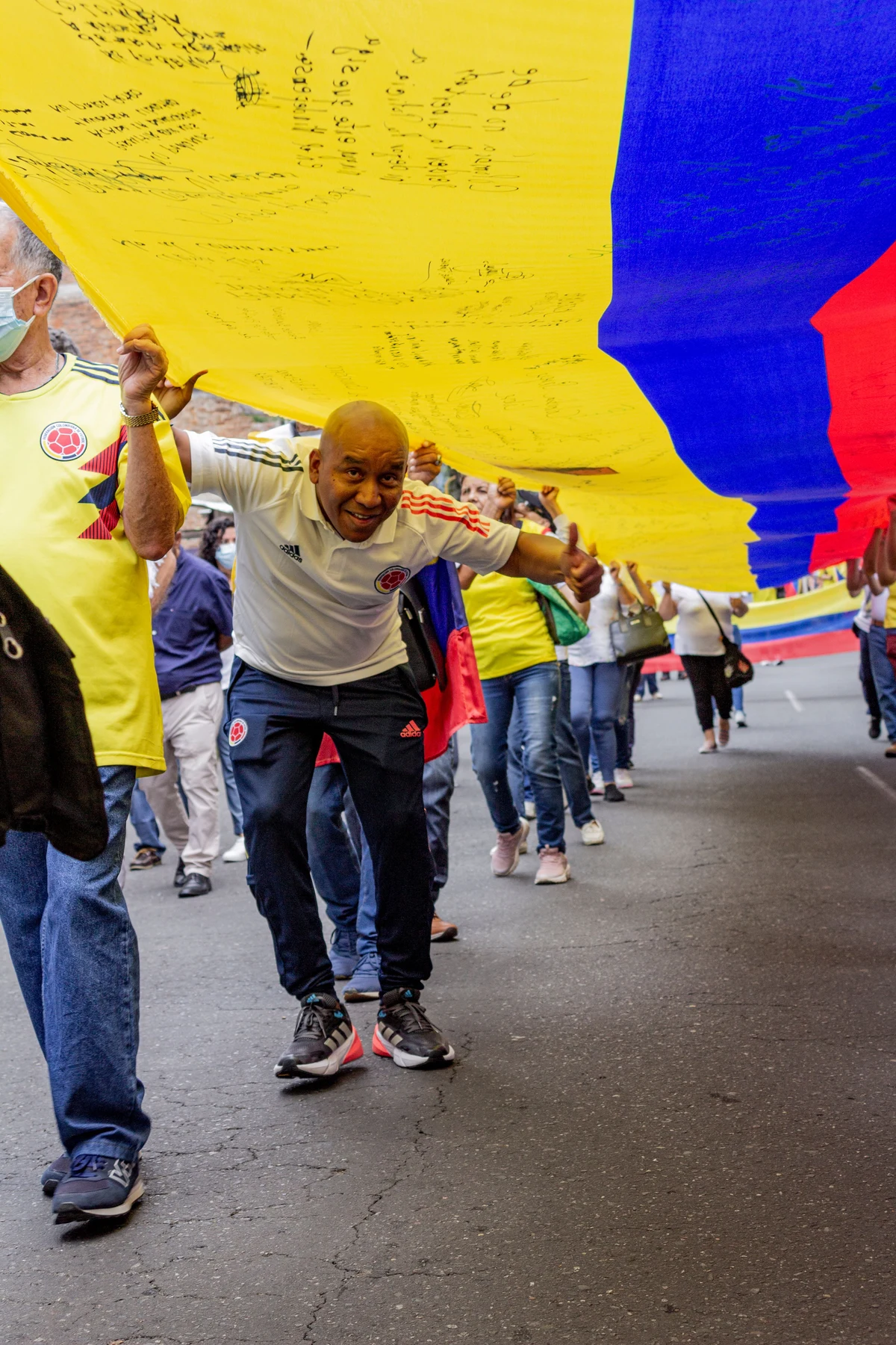 Colombia se encamina a una segunda vuelta tras una ajustada primera ronda presidencial