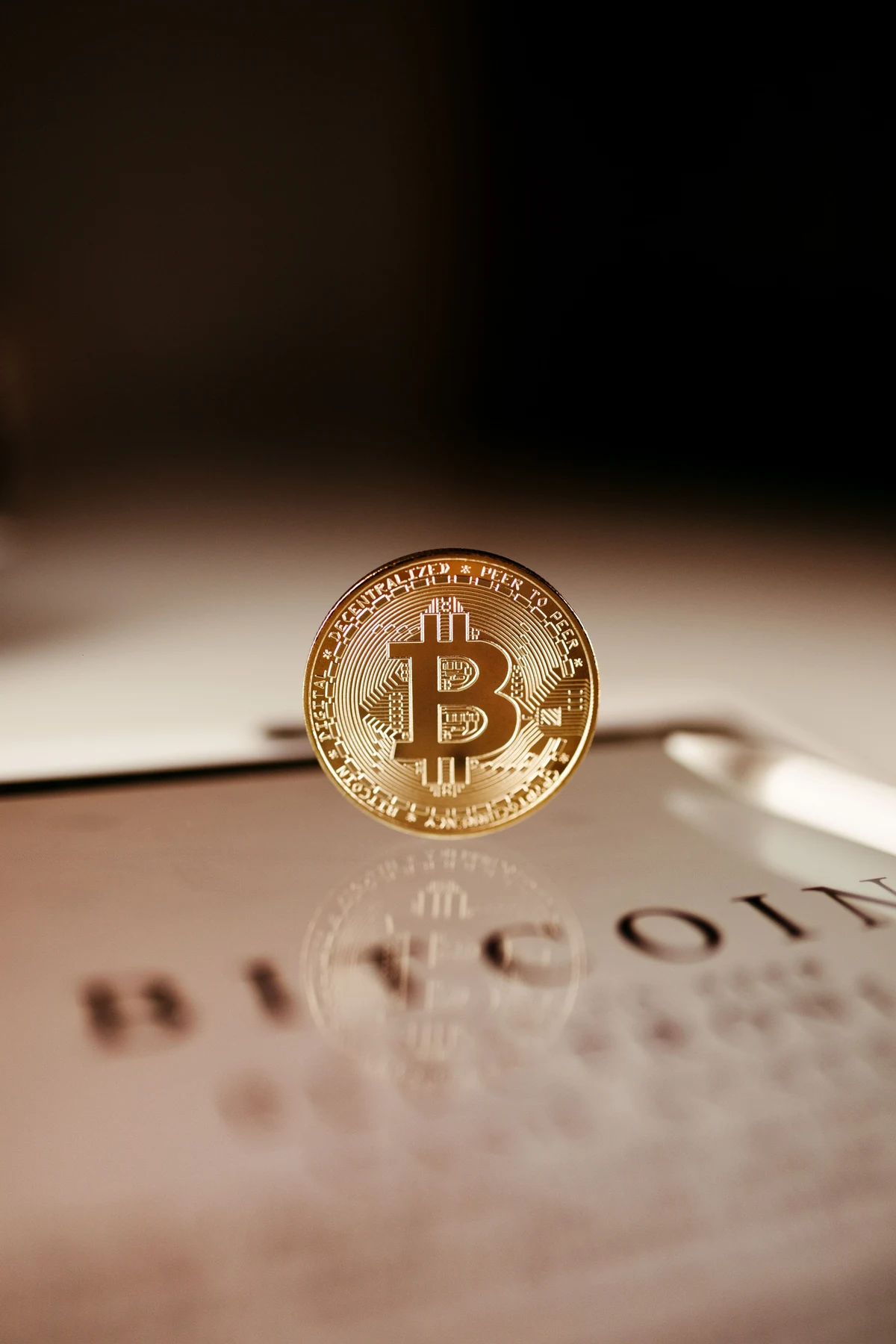 Bitcoin sufre una fuerte corrección semanal y pone a prueba un soporte clave en USD 63.000