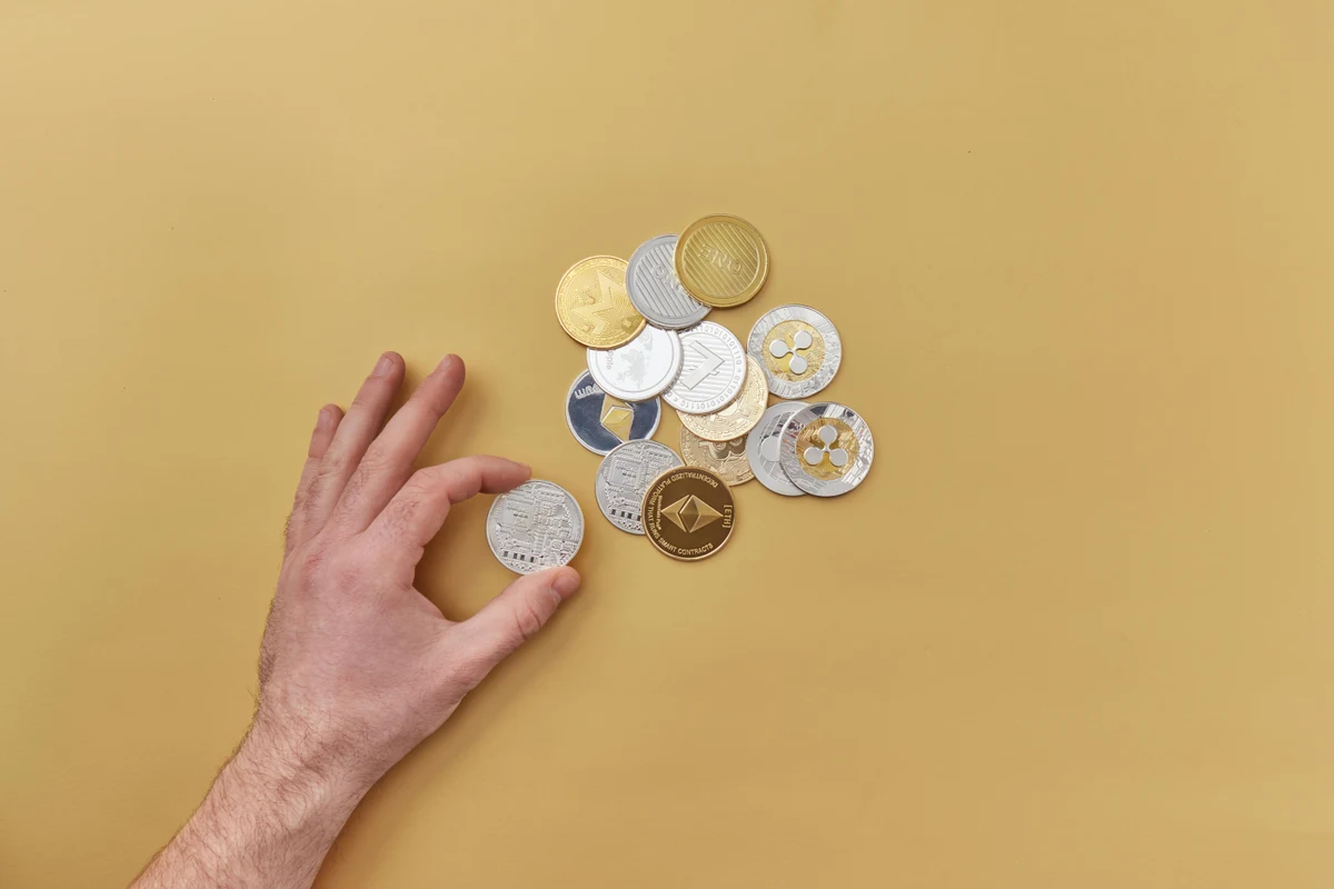 Las criptomonedas amplían la corrección: Bitcoin pierde impulso y las altcoins profundizan las caídas