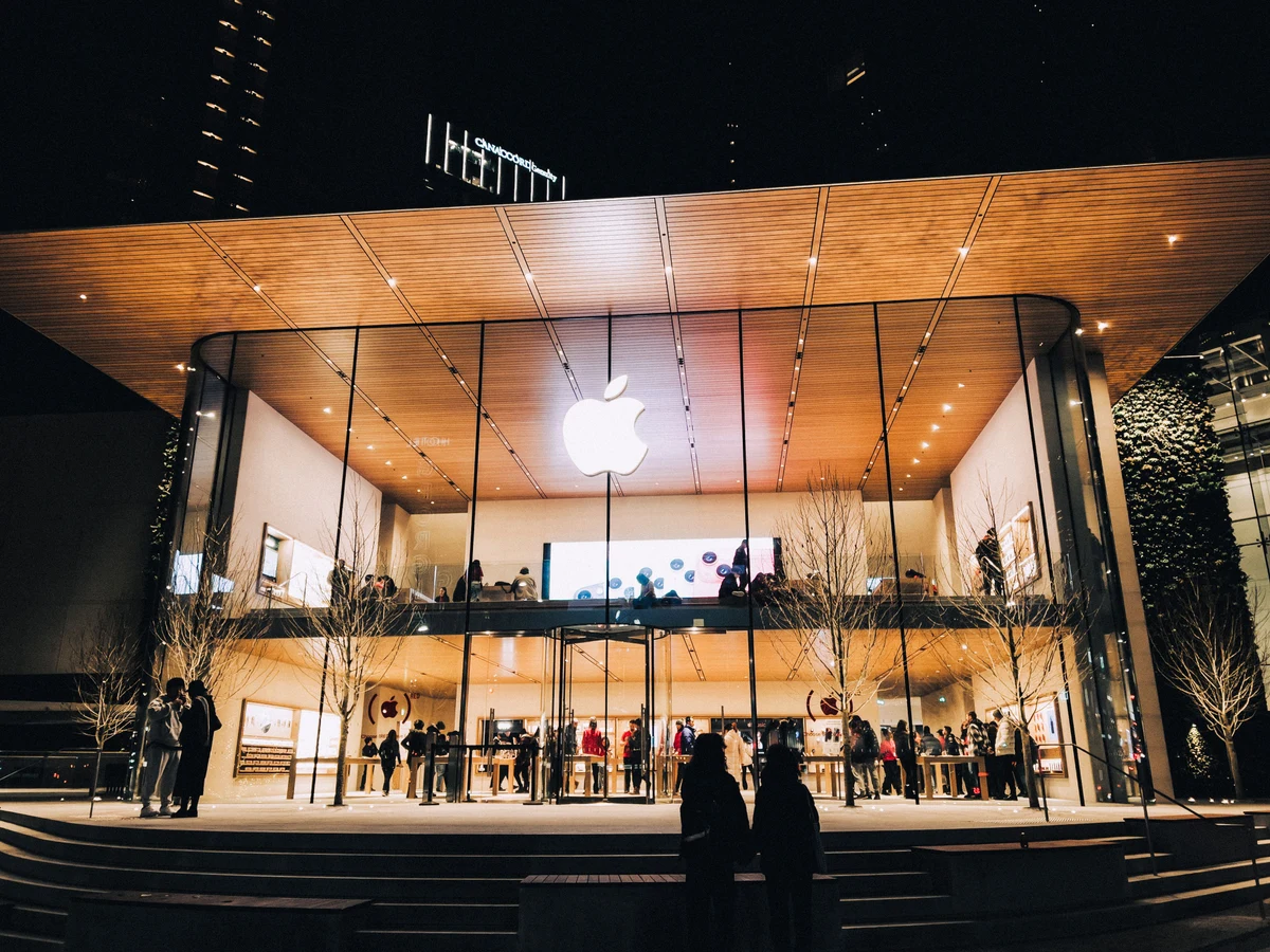 Apple presentó Siri AI, pero Wall Street responde con ventas: qué hay detrás de la caída de la acción