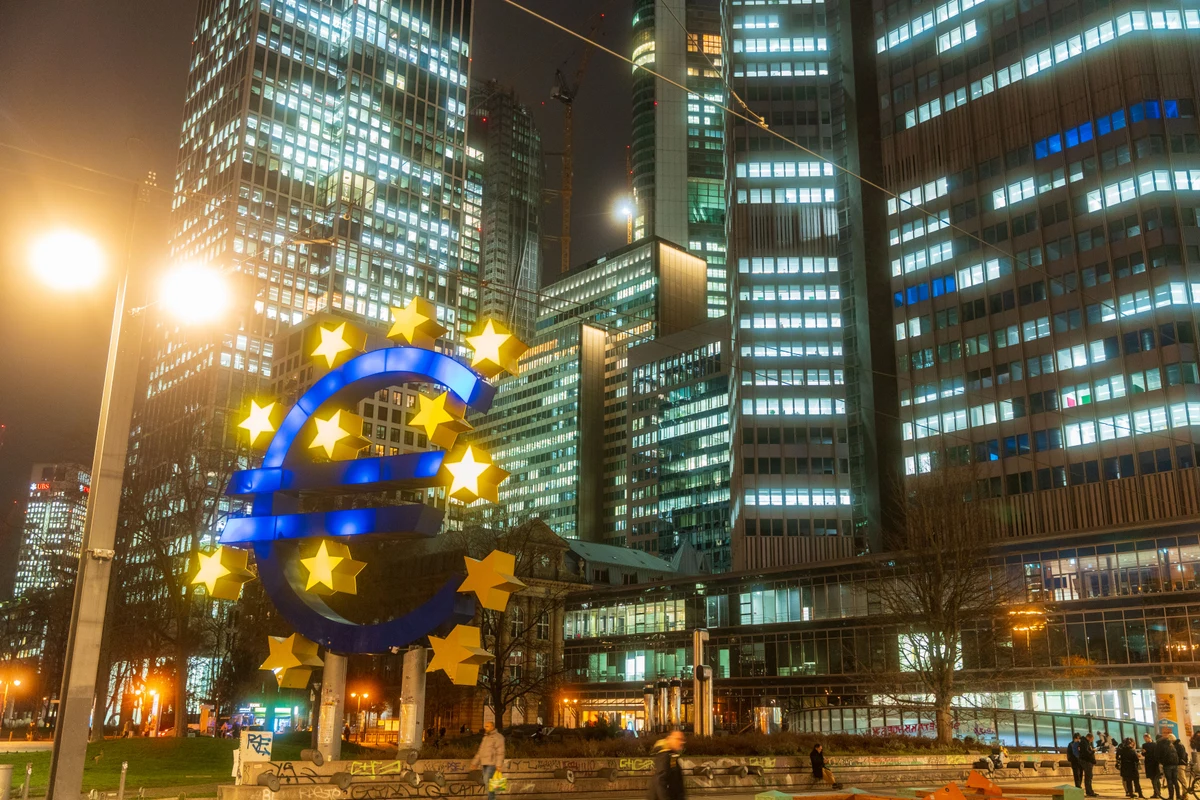 El BCE endurece su postura monetaria y el euro reacciona con volatilidad tras la decisión de tasas