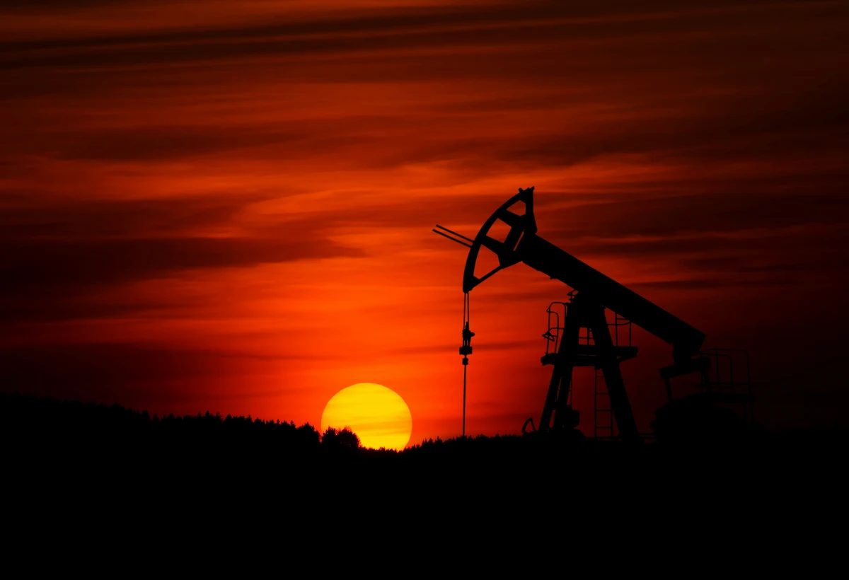 El petróleo se desploma ante las expectativas de un acuerdo entre Estados Unidos e Irán, aunque persisten las dudas del mercado