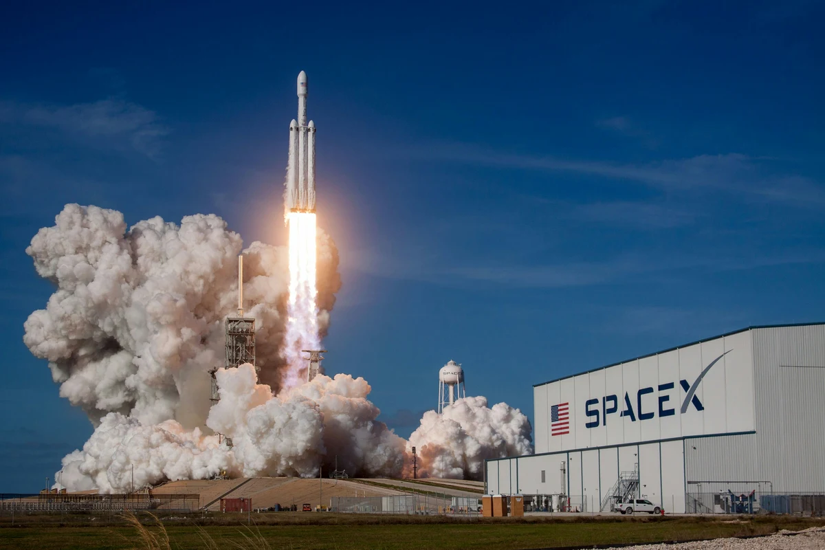 SpaceX debuta en Wall Street y protagoniza la mayor salida a bolsa de la historia