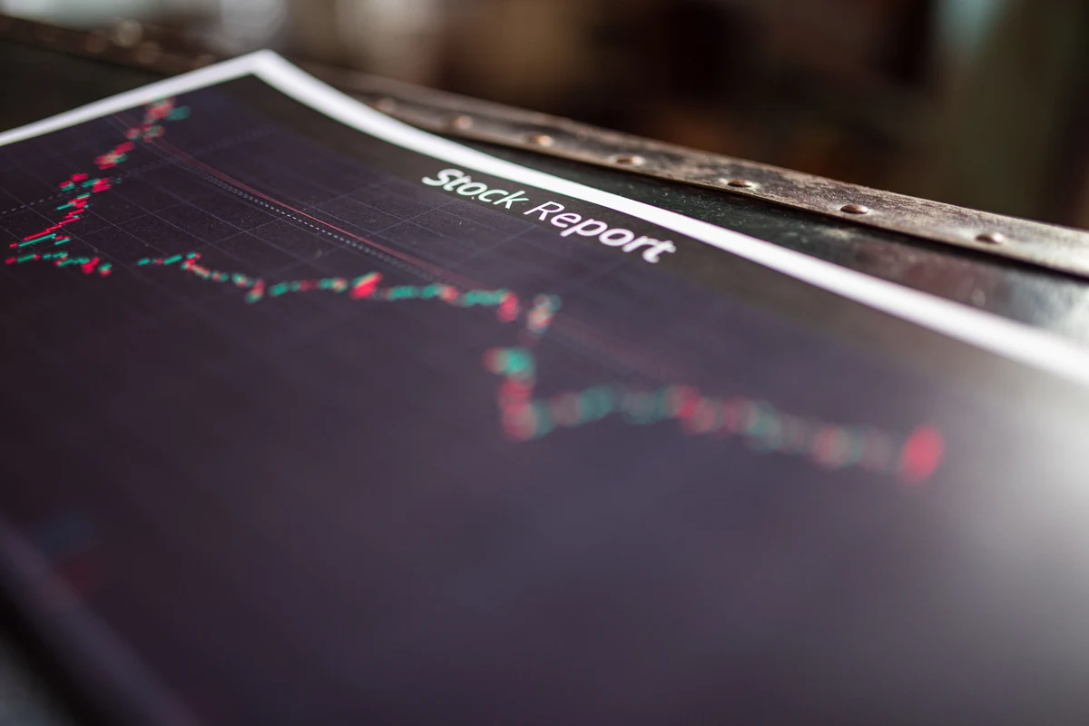 Rotación extrema en Wall Street: las small caps dominaron el cierre con subas explosivas y caídas de alto riesgo