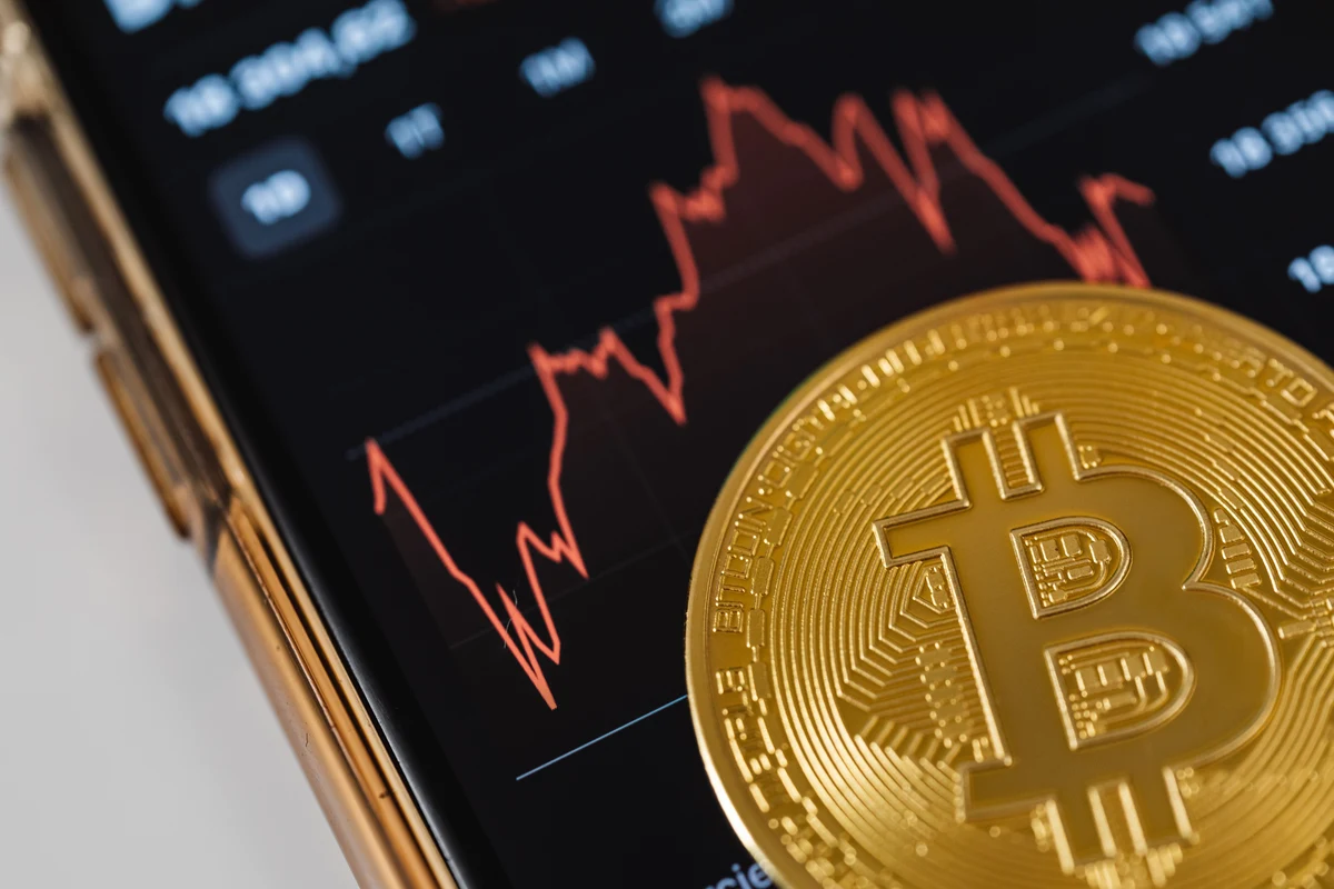 Bitcoin resiste mientras las altcoins toman protagonismo: el mercado cripto busca una nueva dirección