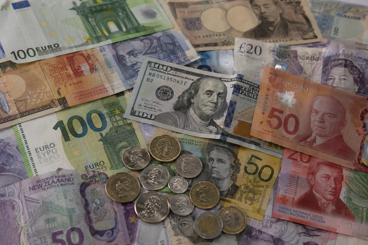 El mercado de divisas cierra la semana entre la prudencia y las expectativas sobre los bancos centrales