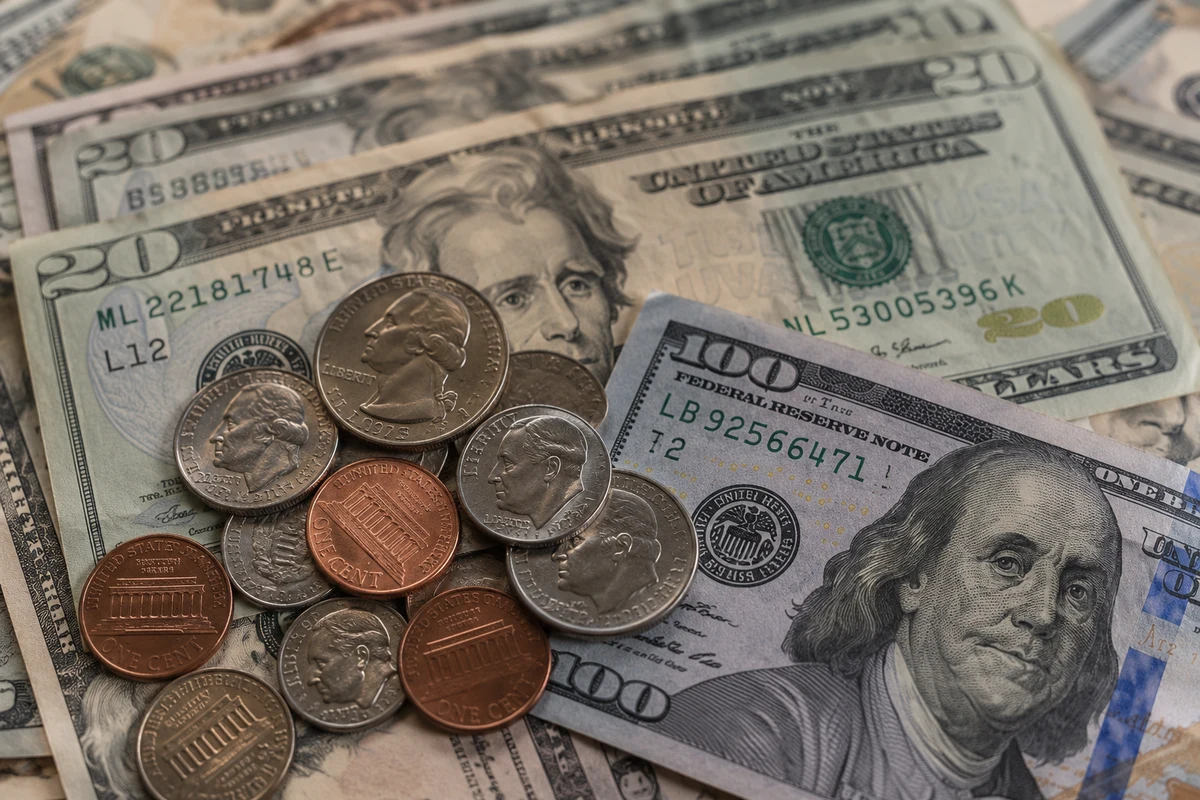 El dólar pierde terreno tras el IPC y el mercado vuelve a mirar a la Reserva Federal