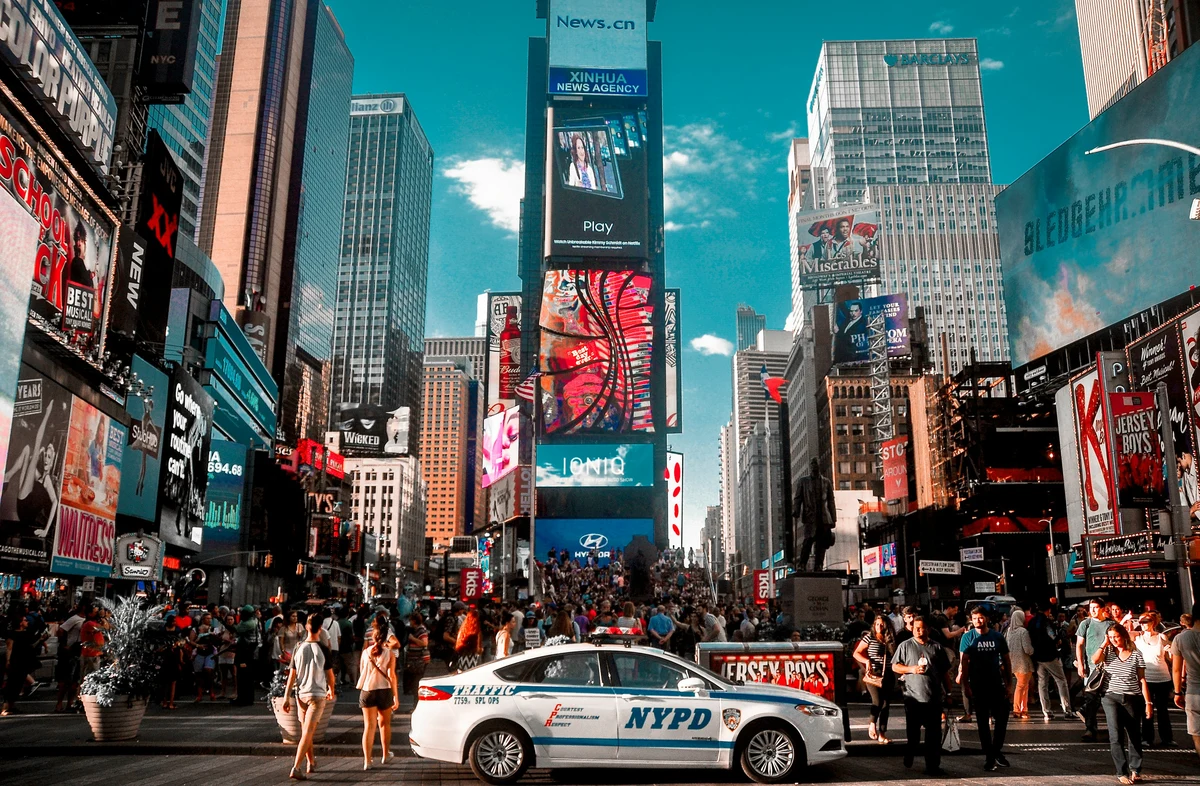 Asesinato de vicepresidenta de Bank of America en Times Square conmociona a Wall Street