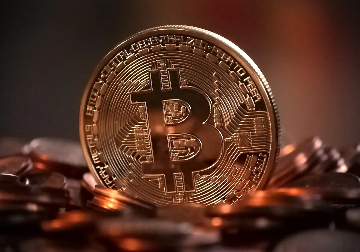 Bitcoin corrige desde máximos y el mercado ajusta expectativas